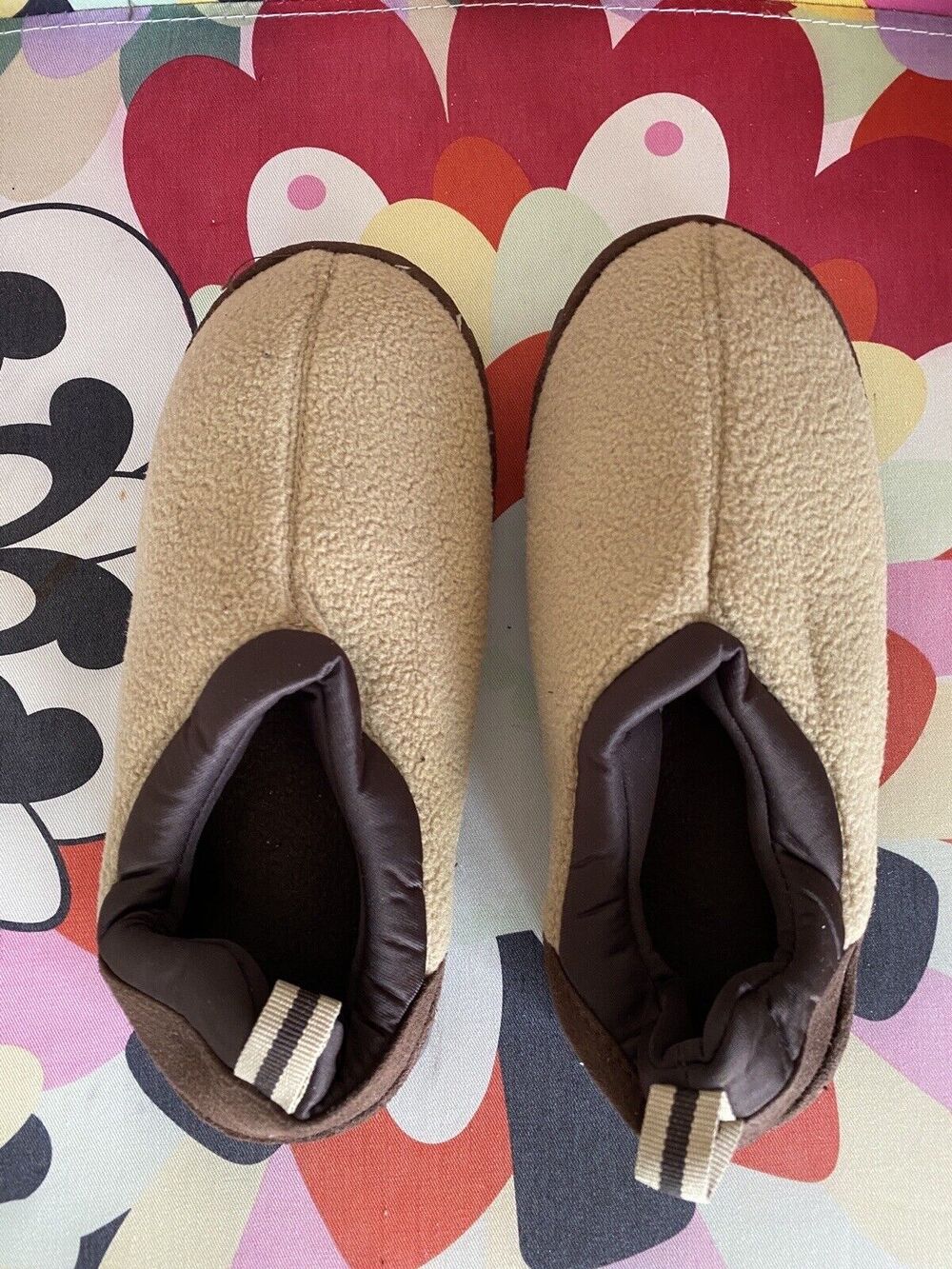 Home slippers with back. Made from fleece, very warm and cozy. Size M New No Tag